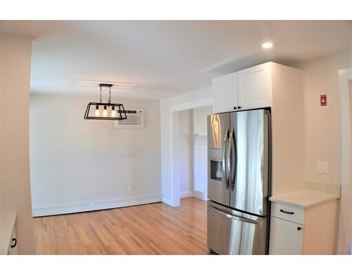 Building Photo - 167 River St