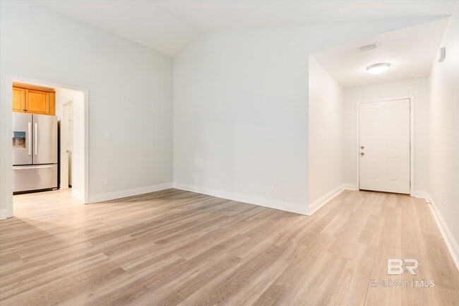 Foto del edificio - 9534 Woolrich Ave