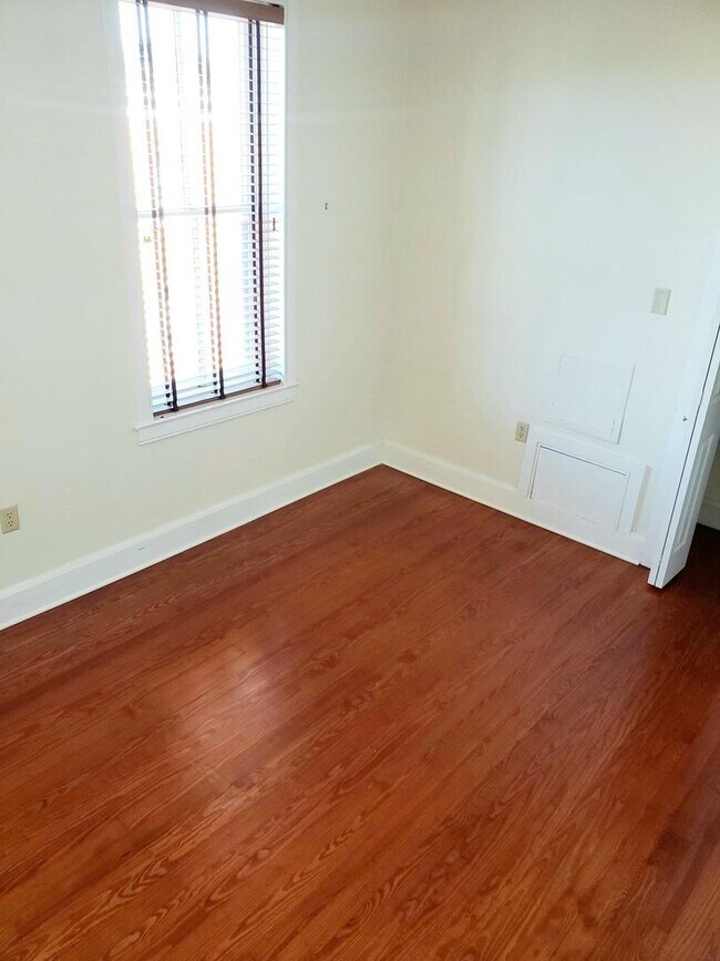 Photo - 1601 Shakespeare St Apartment