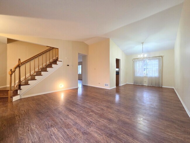 Foto del edificio - 1013 Meadow Lake Dr