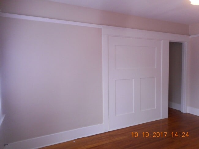 Building Photo - 370