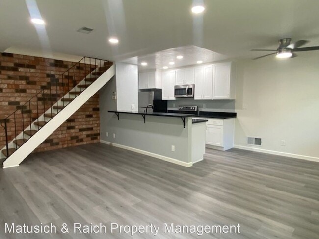 Building Photo - 2 br, 1 bath House - 275 Gomes Court Unit 2
