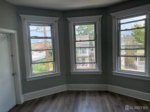 Building Photo - 275 Prospect St