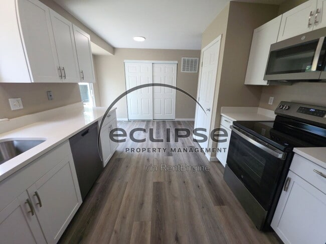 Building Photo - 721 Lee Dr