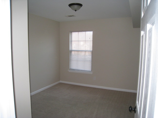 Building Photo - 1203 Harbor Club Dr