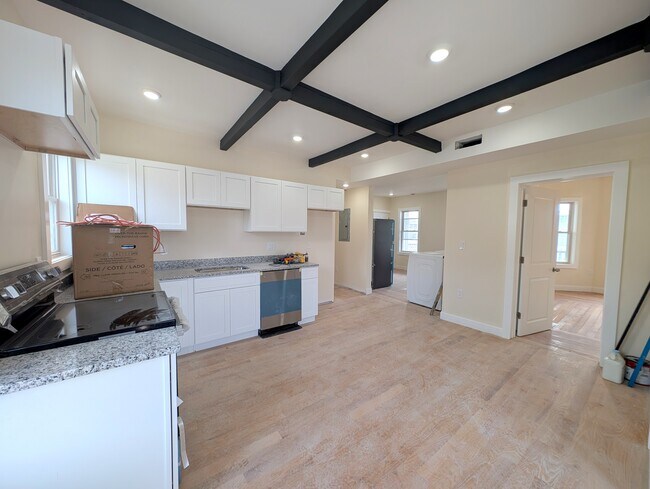 Building Photo - 7 Lowell Cir