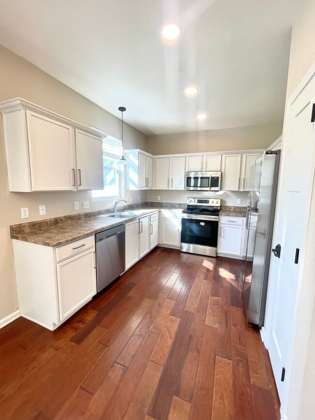 Building Photo - 16510 Loop St