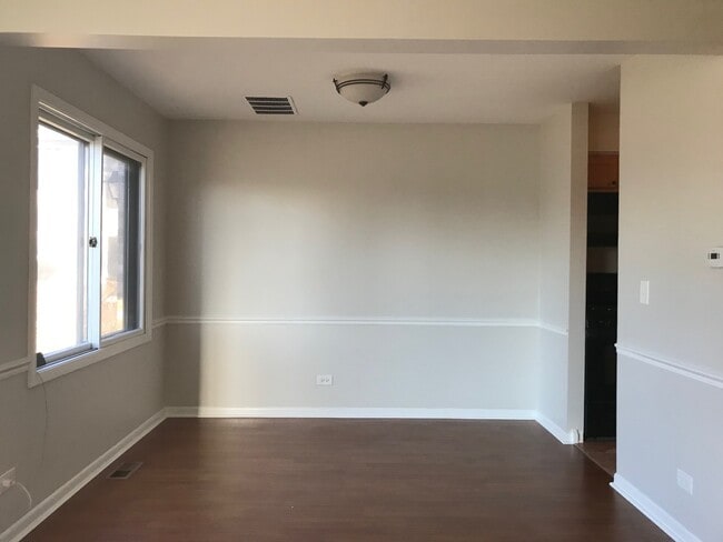 Building Photo - 2650 Mitchell Dr