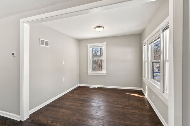 Foto del edificio - 1119 E 84th St