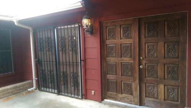 Front doors - 1405 E Catherine Cir