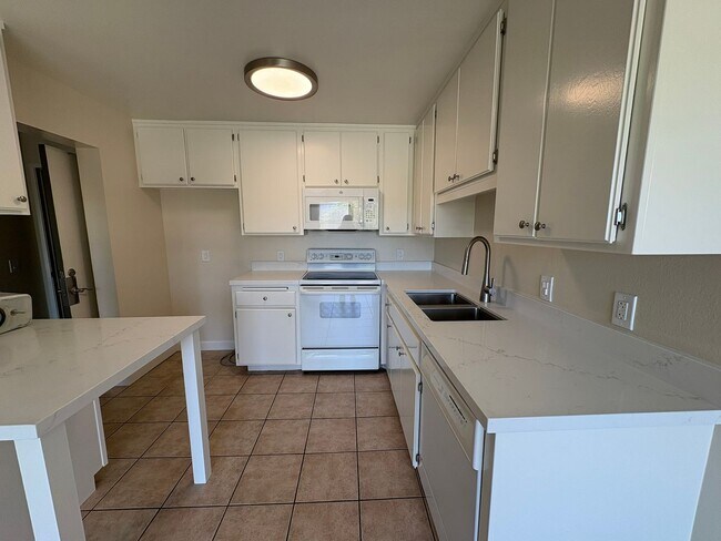 Building Photo - Stunning 2-Bed, 2-Bath Retreat