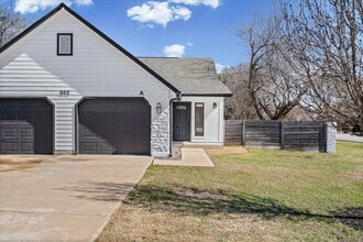 Building Photo - 303 Fantail Loop