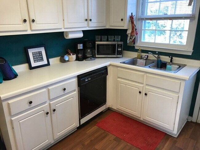 Building Photo - 3BR Eastside Home