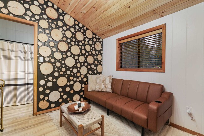 Building Photo - 3145 Ogontz Dr