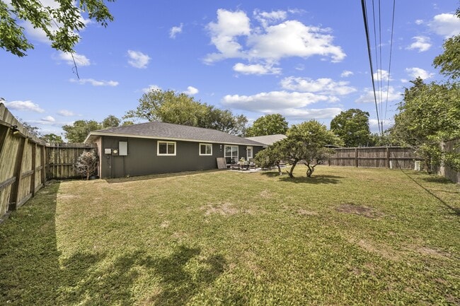 Building Photo - 2523 Heritage Colony Dr