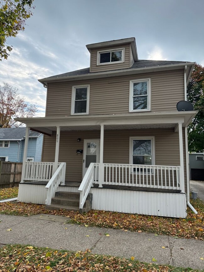 Building Photo - Recently Updated 3 bedroom home for Rent i...