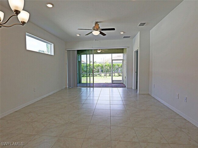 Foto del edificio - 2993 Royal Gardens Ave