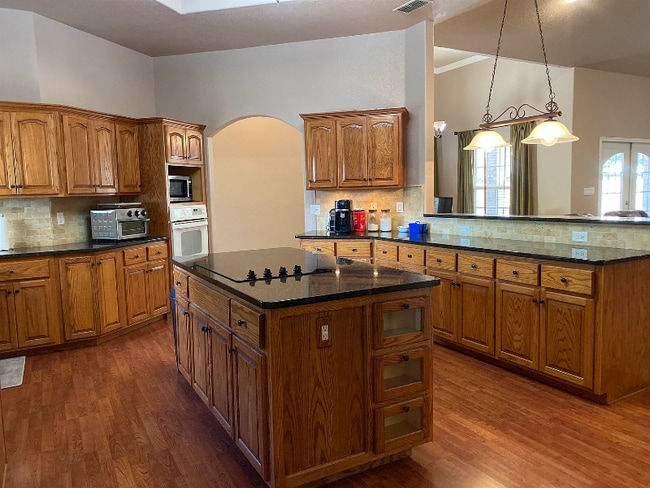Building Photo - 122 White Feather Trail