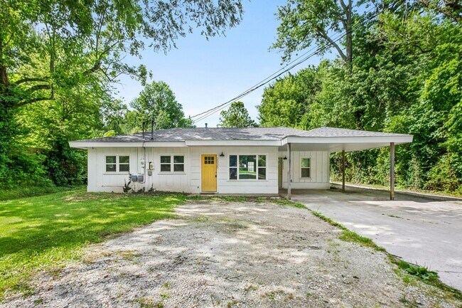 Building Photo - Hatfield Triplex 2