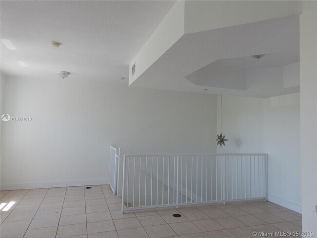Foto del edificio - 6670 NW 114th Ave