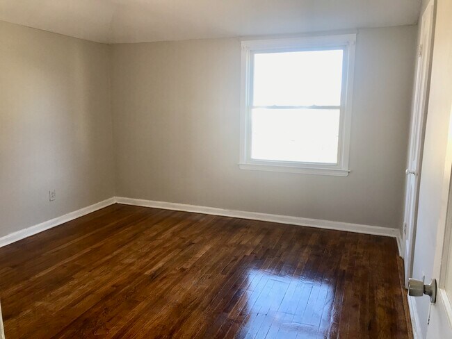 Foto del edificio - 2348 E 41st St
