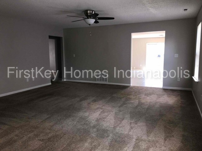 Foto del edificio - 5653 Sweet River Dr