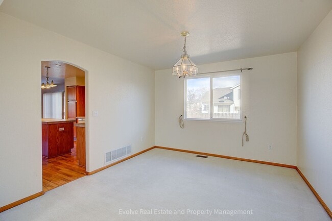 Foto del edificio - Evolve Real Estate: Gorgeous Single Family House is Available for Immediate Move-in!