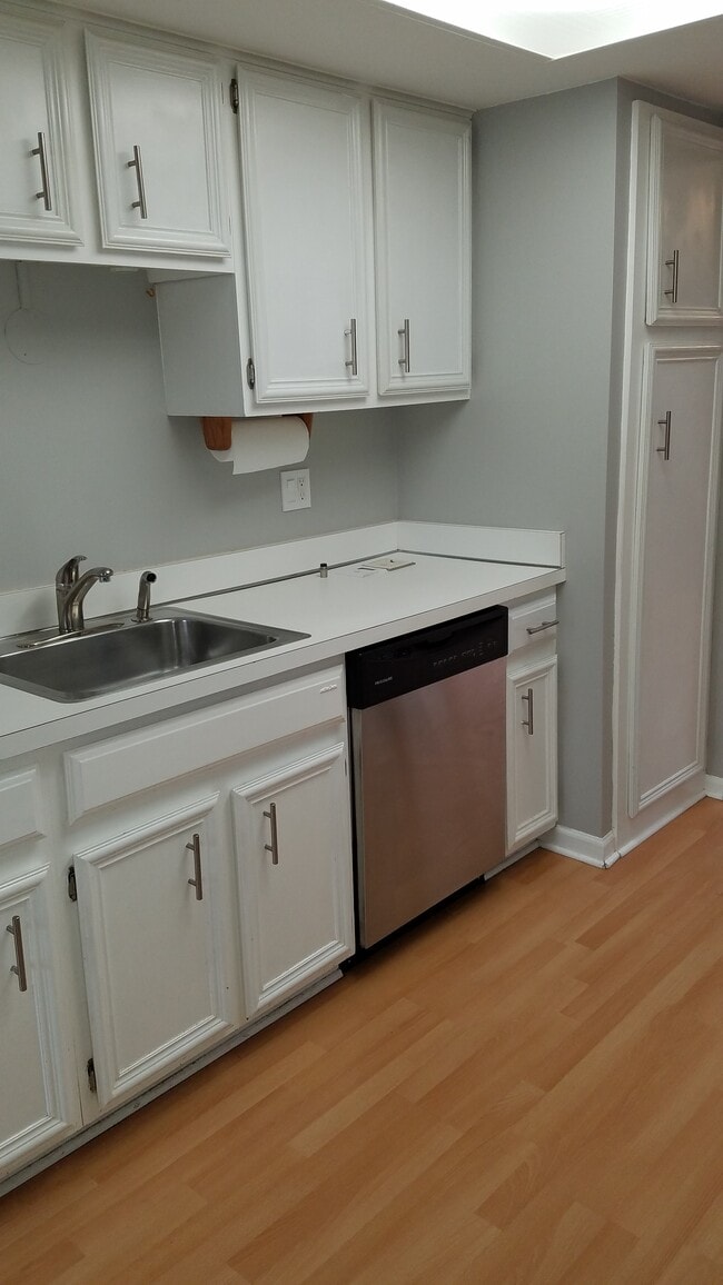 Kitchen - 3541 Burbank Dr