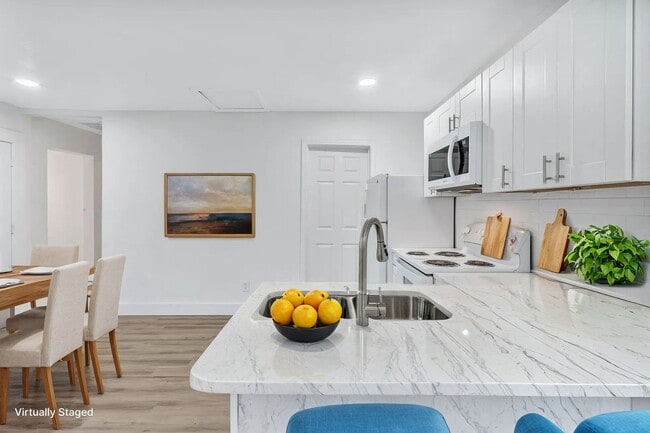 Building Photo - Darling Duplex In Oakhurst