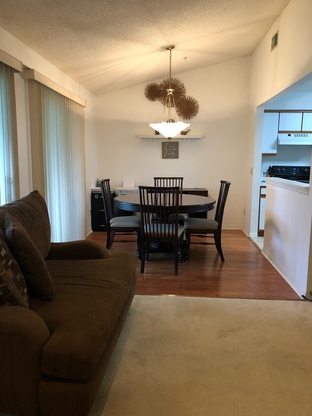 Foto principal - 5273 Tunbridge Wells Ln