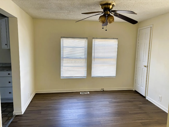 Foto del edificio - 118 Nat Barber Ave