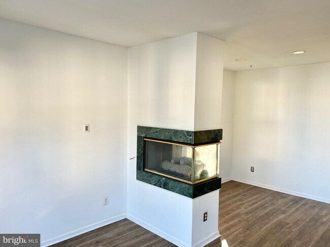 Building Photo - 7930 Beach Plum Ln