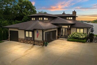 8184 Woodland Shore Dr