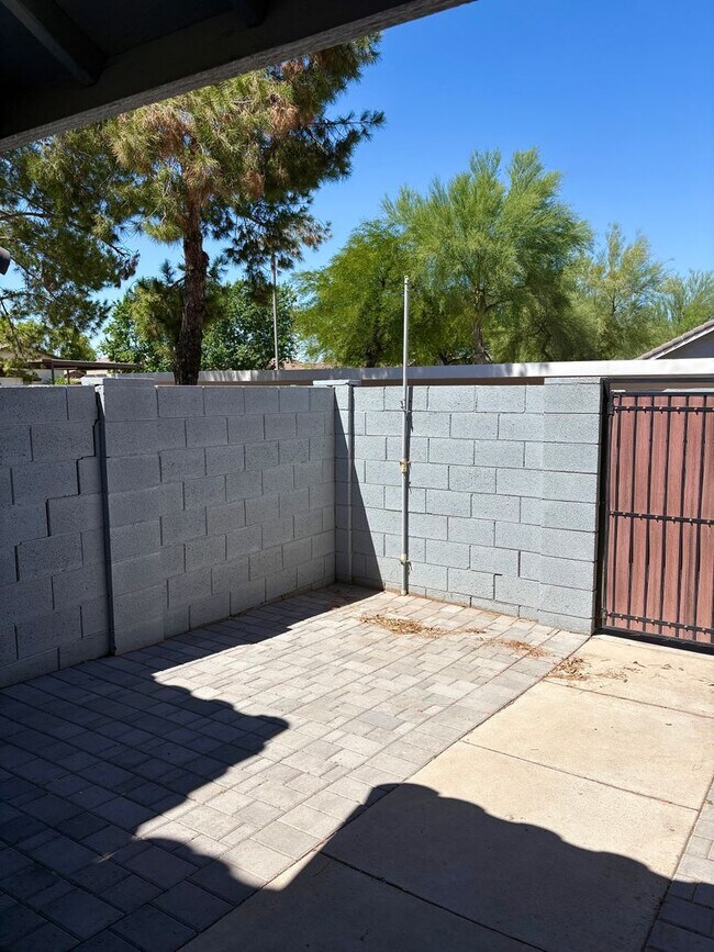 Building Photo - **WONDERFUL & SPACIOUS 3 BEDROOM/2.5 BATHROOM TOWNHOUSE IN CHANDLER (RAY & MCQUEEN)**