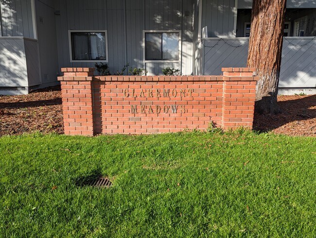 Building Photo - 37454 Parish Cir
