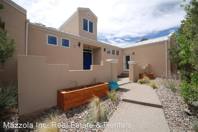 Building Photo - 4 br, 2 bath House - 69 Kiva Pl.