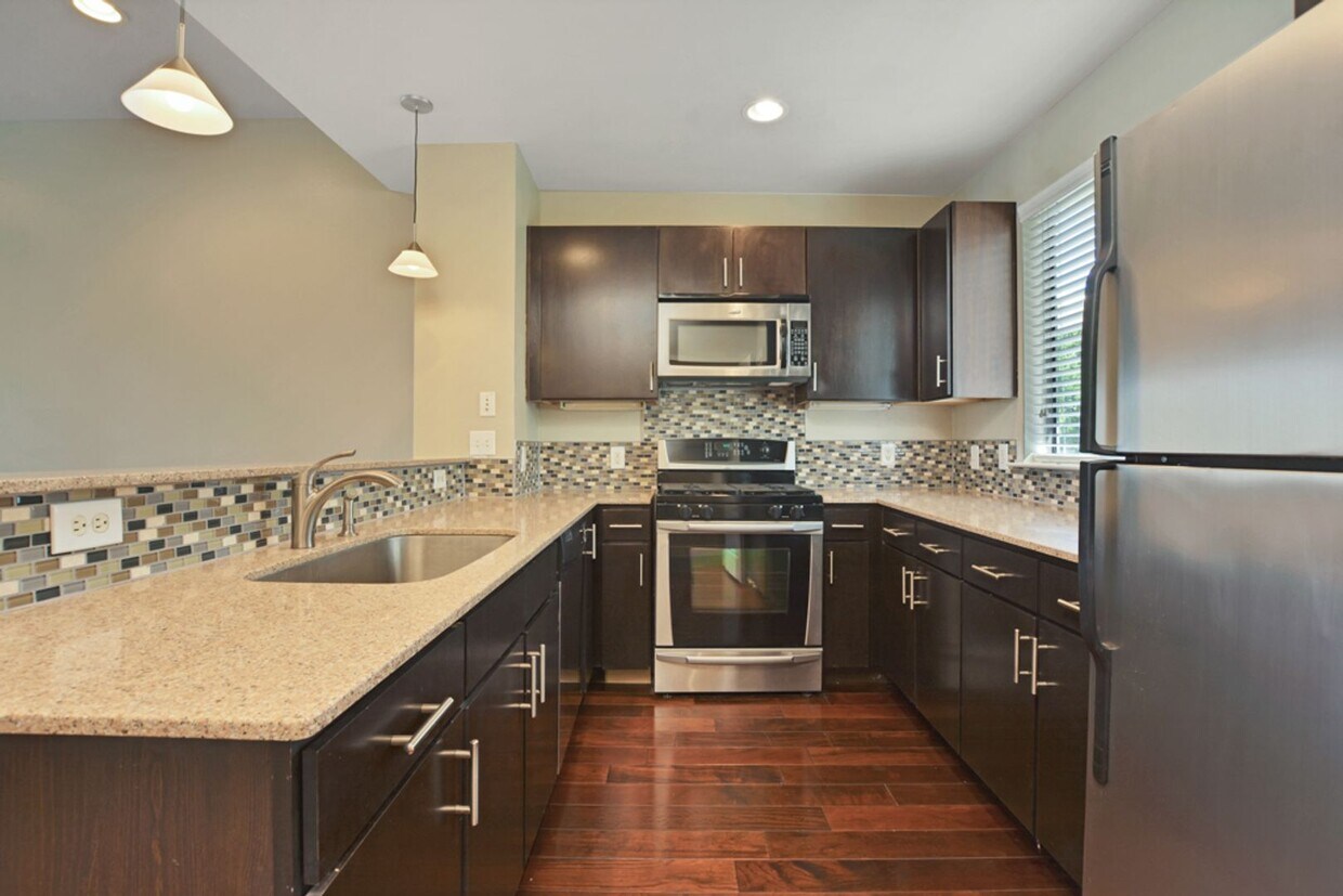 Primary Photo - 304 W Alpine Rd #32, Austin, Texas 78704