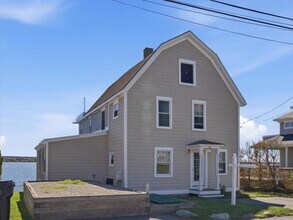 38 Aquidneck Ave