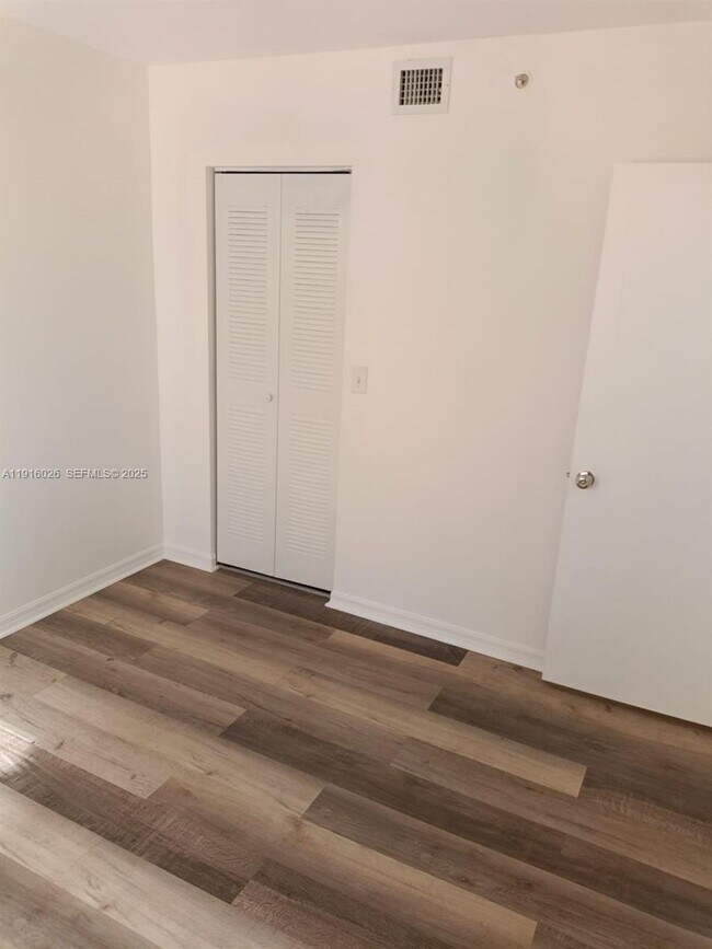 Foto del edificio - 17602 NW 25th Ave