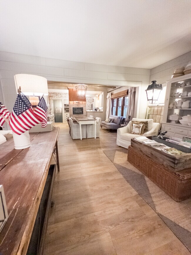 Sala de estar/estar - 112 E Madison Ave
