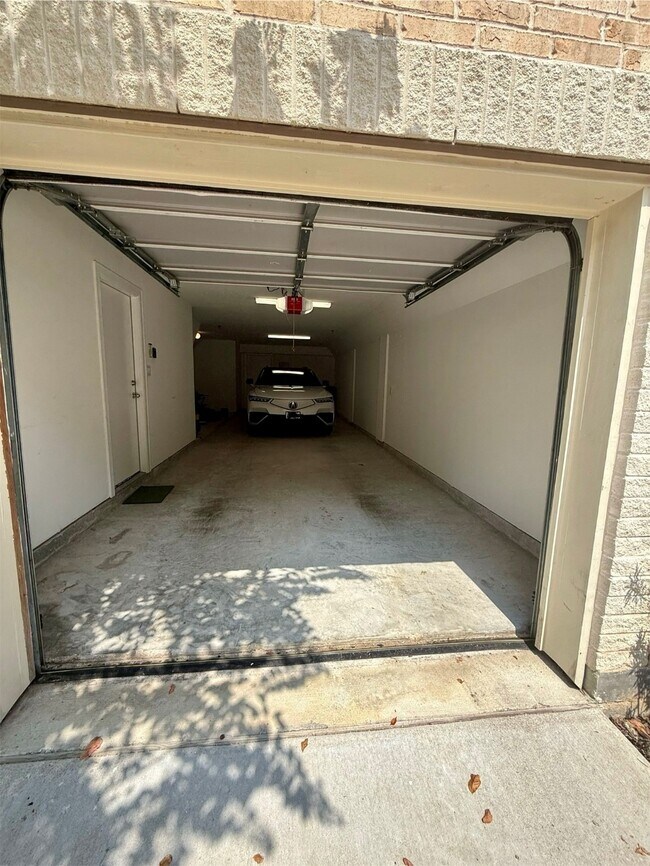 Building Photo - 8705 Bryam St