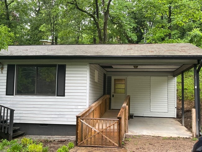 Building Photo - 623 Tarwater St