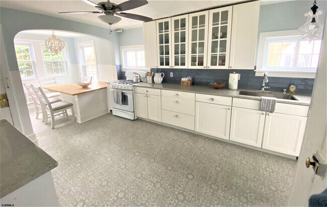 Building Photo - 7207 Ventnor Ave