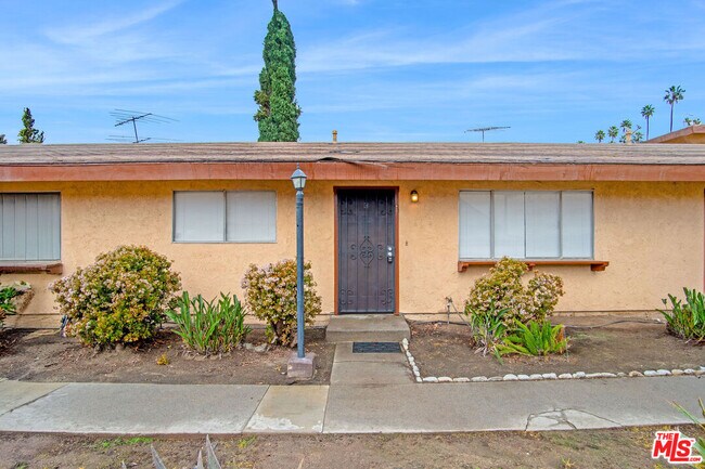 Building Photo - 1334 N San Gabriel Ave