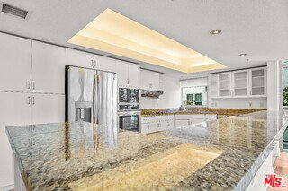 Building Photo - 13700 Marina Pointe Dr