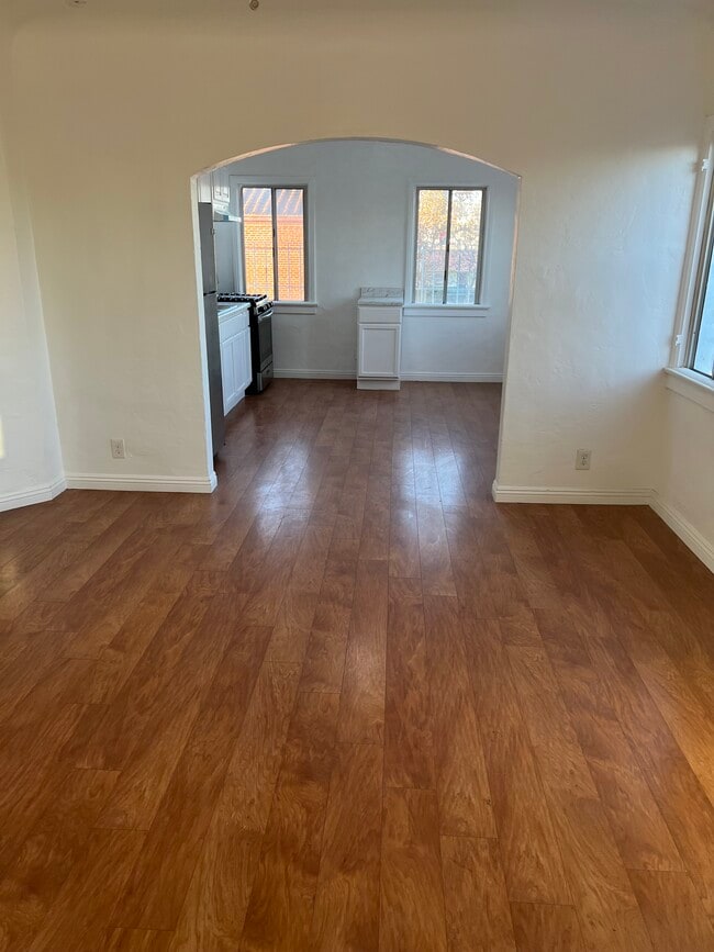 Building Photo - 6403 S Vermont Ave