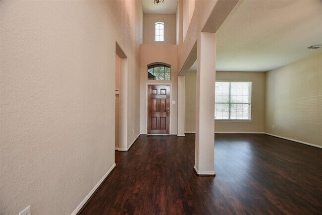 Building Photo - 418 Sandstone Creek Ln