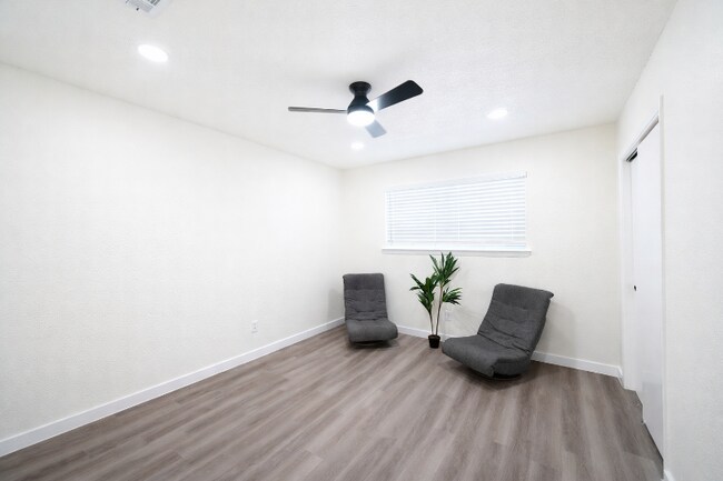 Foto del edificio - 5221 Bonita Ave