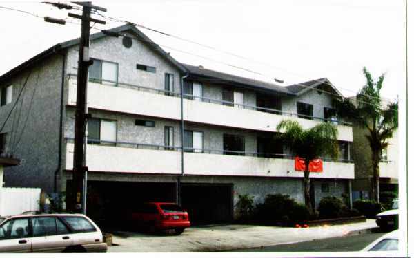 Primary Photo - 13920 Chadron Ave