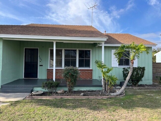 Foto del edificio - Home with Great Outdoor Space!